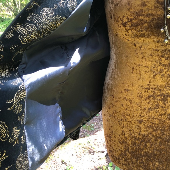 Black and Gold Velvet Blazer - Picture 3 of 5